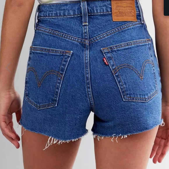 Levi’s Ribcage Stretch Short🎀 - Picture 8 of 9